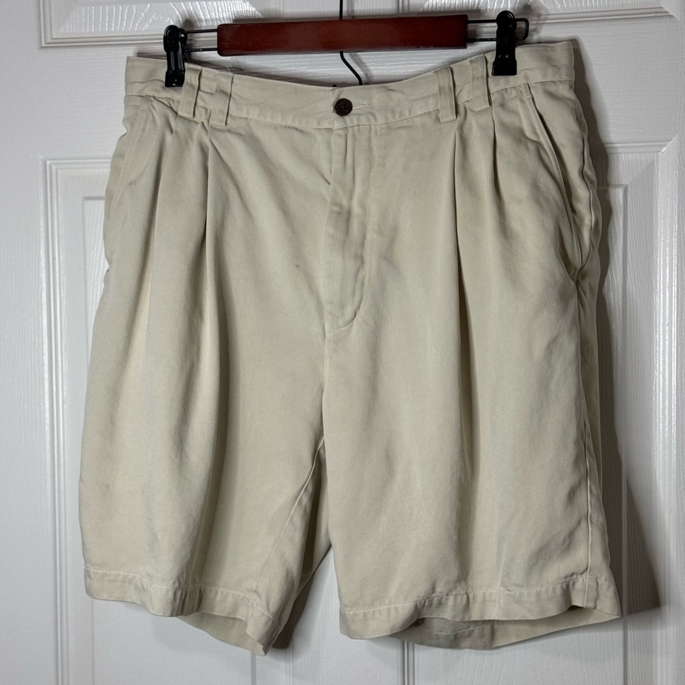 Tommy Bahama Mens Pleated Front Beige 100% Silk Bermuda Walking Shorts Size 34